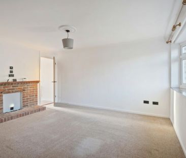 3 Bed Terraced House, Plover Close, SO16 - Photo 1
