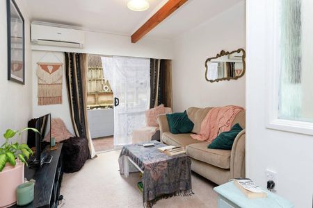 Self contained One bedroom flat in Howick - Photo 4