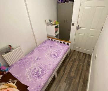 4 Bed Semi-Detached House, Dunnock Road, E6 - Photo 6