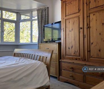 1 bedroom in a house share to rent - Photo 4