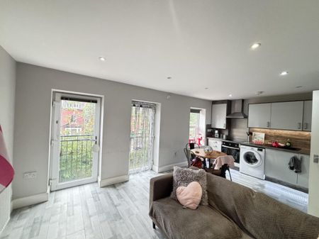 66a Flat 3 Victoria Road, Leeds, LS6 1DL - Photo 2