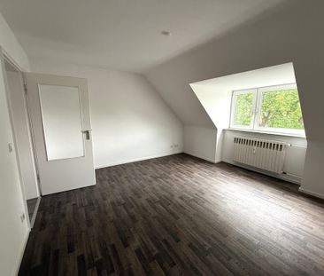 Frisch renovierte 3-Zimmer-Dachgeschosswohnung in ruhiger Lage von ... - Photo 1