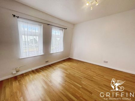 Hobart Road, Tilbury, RM18 - Photo 4