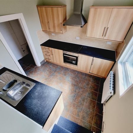 1 Bedroom Flat to Rent in Flat 3, High Street, Rushden, Northants, NN10 - Photo 3