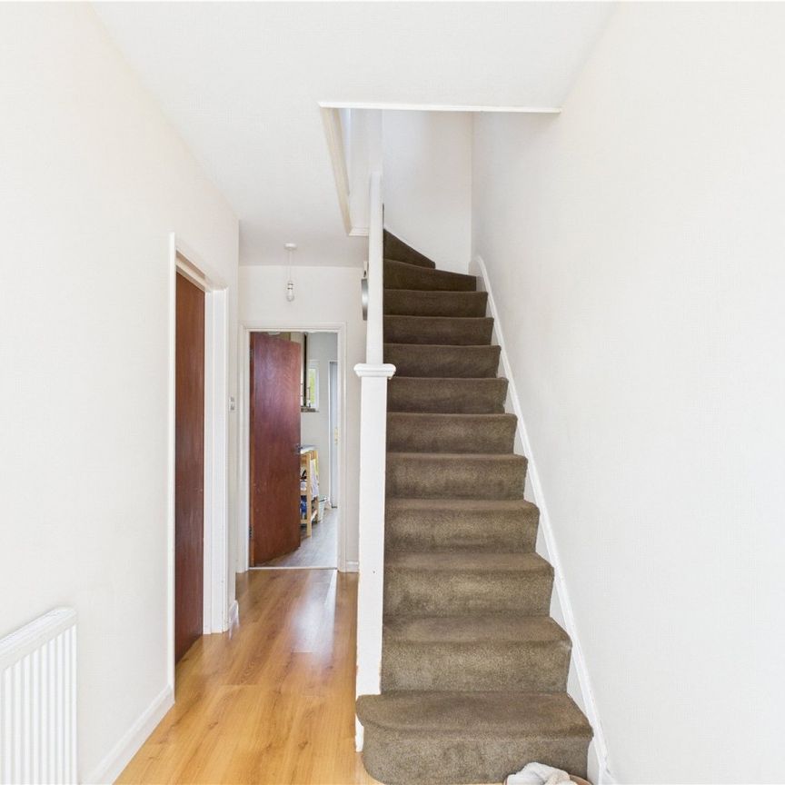Collins Avenue, HA7, Middlesex - Photo 1