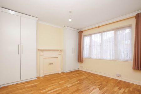 Guide Price £2,000 pcm - Available Now - Unfurnished - Photo 4