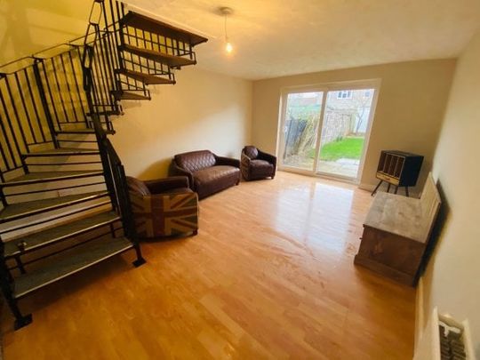 Admiral Close, Cheltenham, GL51 - Photo 1