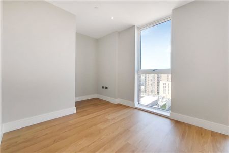 Excellent one-bedroom, one-bathroom flat within Wimbledon Grounds, this prestigious new development next to the AFC Wimbledon Stadium. The apartments all have generous balconies, lift access, secure bike storage and landscaped communal gardens. - Photo 4