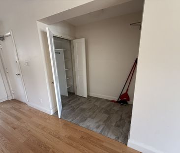 371 Churchill Avenue North - 3 - Photo 4