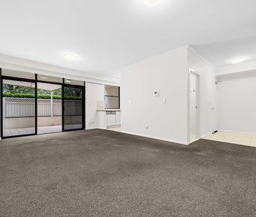 Two Bedroom Apartment in Prime Location With Large Private Courtyard - Photo 1