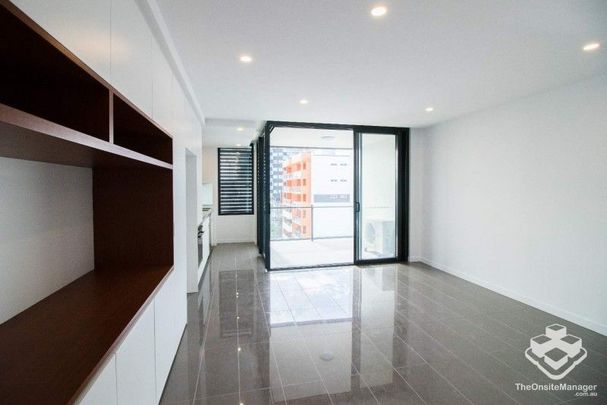 Partially Furnished Modern Apartment in West End - Photo 1