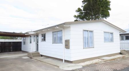 Beautifully Renovated 3-Bedroom Home - Convenient and comfortable living - Photo 3