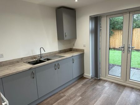 3 bedroom semi-detached house to rent - Photo 5