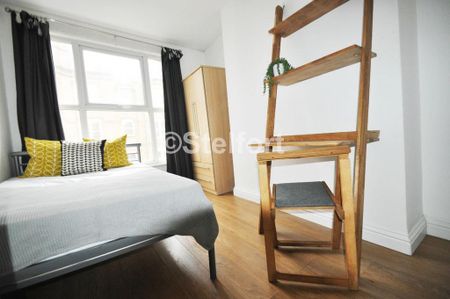 4 bedroom flat to rent - Photo 3