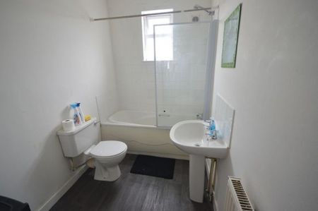 4 Bed - Wilberforce Road, West End, - Photo 5