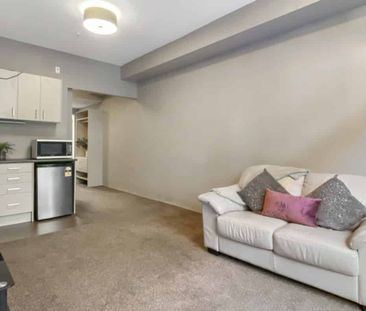 Welcome to Sharella Living - Photo 4