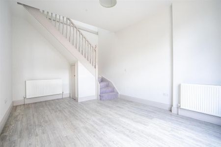 2 bedroom semi-detached house to rent - Photo 2