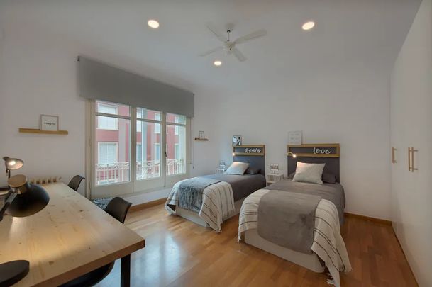 Carrer de Balmes, Barcelona, Catalonia 08006 - Photo 1