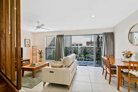 Coastal Chic: Stylish Living in Maroochydore! - Photo 2