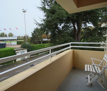 F2, rue du chemin Vert, comprenant entrée, séjour avec balcon, cuis... - Photo 4