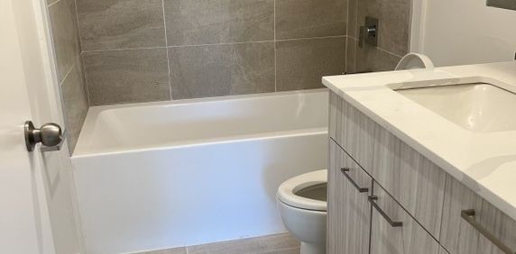 Gary Manor - Photo 2