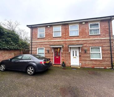 3 bedroom end of terrace house to rent - Photo 1