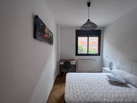 Calle Ladera de los Almendros, Madrid, Community of Madrid 28032 - Photo 4