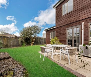 Charming Remuera 3BR & 2BTH Stand-alone Townhouse! - Photo 3