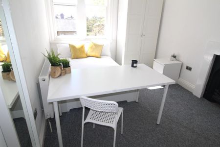 6 bedroom flat to rent - Photo 5