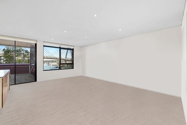 Modern Apartment with Stunning Water Views - Photo 1