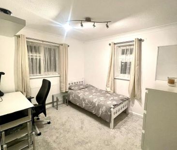 1 bedroom in a house share to rent - Photo 2