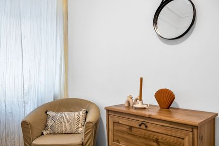 Apartament w zabytkowej kamienicy na Flory - Photo 2