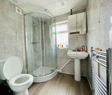 1 bedroom in a house share to rent - Photo 4
