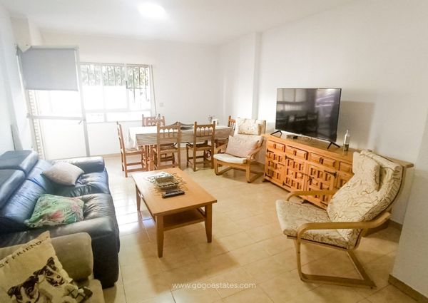 Apartment in Águilas, Murcia: 4 bedrooms, 2 bathrooms, balcony, equipped kitchen, parking, 5 minutes from the beach, quiet.