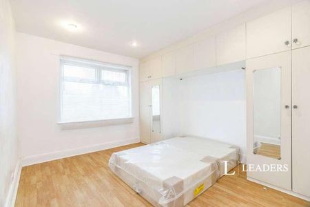 Elgar Avenue, Surbiton, KT5 - Photo 2