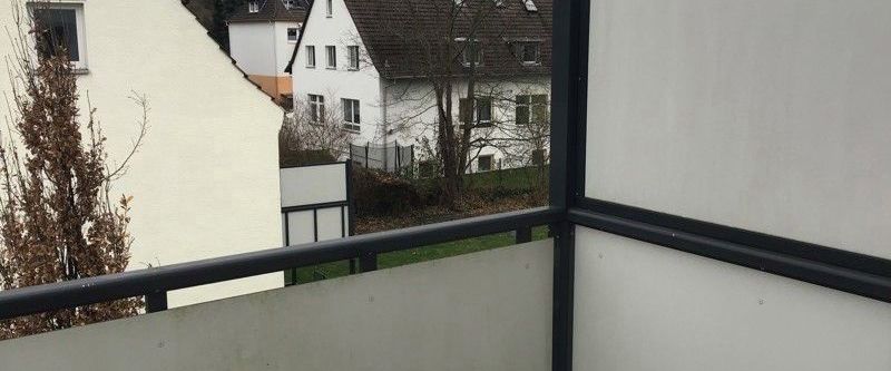 Ansprechende 2-Zimmer-Dachgeschoss-Wohnung mit Balkon! - Foto 1