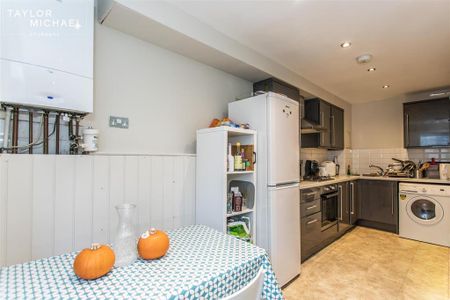 5 bedroom terraced house to rent - Photo 2