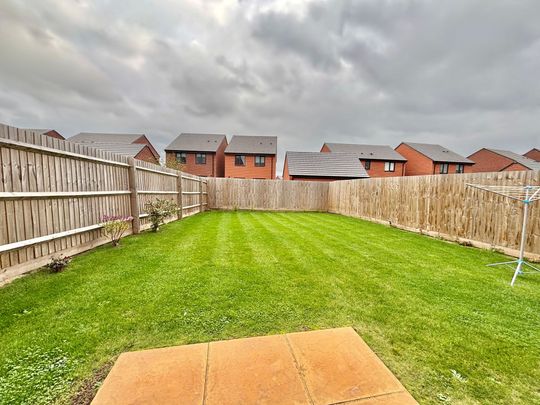 Tedder Grove, Nuneaton, CV11 - Photo 1