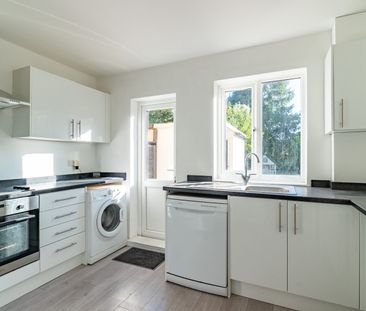 Available unfurnished from 17/10/2025 - Photo 3