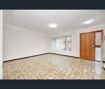 2/6-7 Ulverstone Street, Fairfield, NSW 2165 - Photo 1