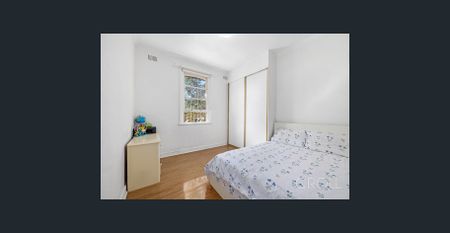 Charming Single Level Two Bedroom Garden Apartment - Photo 4