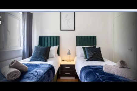 4 Bed Terraced House, Hillfoot Walk, M15 - Photo 2