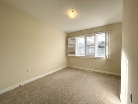 For Lease - 33 Laguna Village Crescent, Hamilton, Ontario - Photo 4