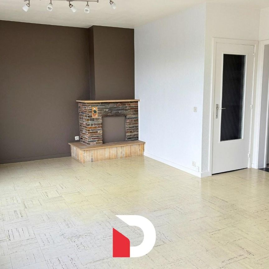 Lichtrijk gerenoveerd appartement, 3 slaapkamers en garagebox - Photo 1