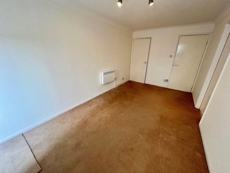 The Oaks, Merryoak, Southampton - Photo 3