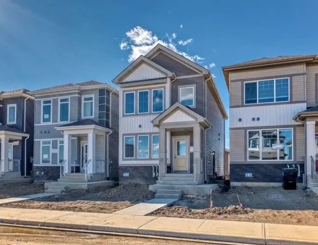 Three bedrooms, MAINFLOOR HOME OFFICE and MAINFLOOR FULL BATH For Rent | 2038 209 Street Northwest, Edmonton - Photo 1