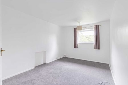 2 bed Flat for rent - Photo 2