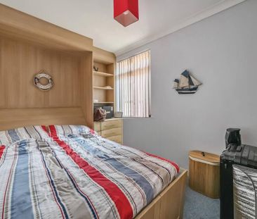 3 bedroom flat to rent - Photo 2