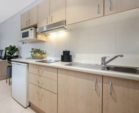 “Modern Studio in Prime Bankstown Location” - Photo 3