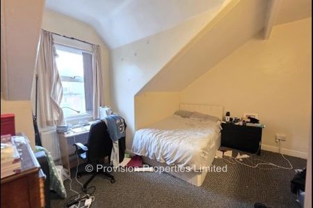 6 Bedroom Student House - Photo 5